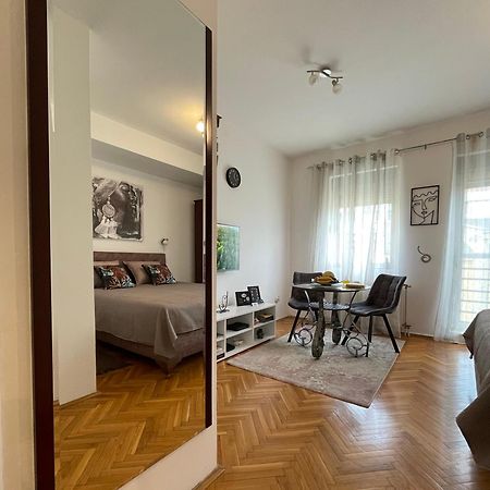 Apartman 62 - Besplatan Gradski Parking - Apartman Újvidék Kültér fotó